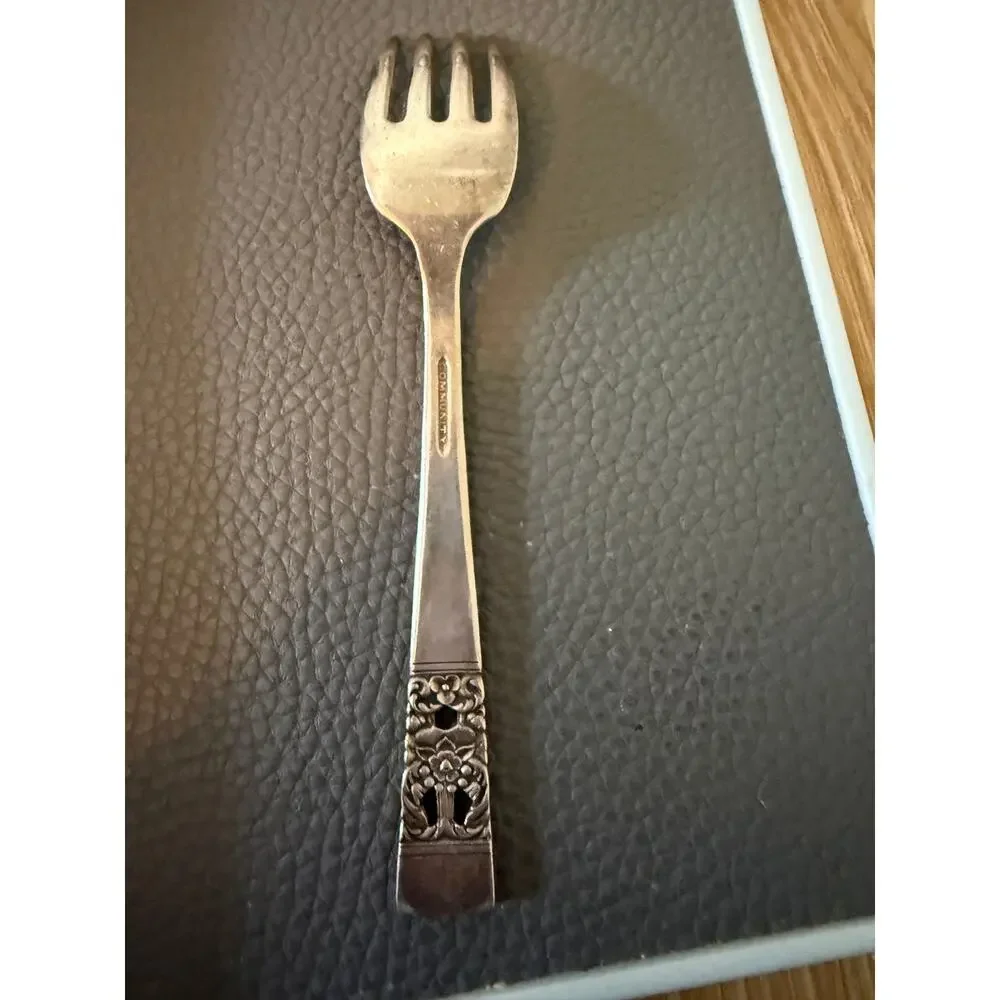 Vintage Oneida Community Silver Artistry Silverplate Child Fork 5.5